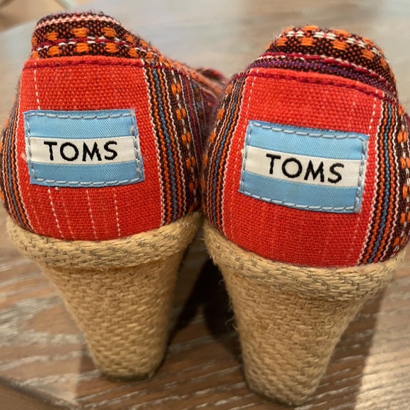 Toms 8.5 shoes - Picture 2 of 6